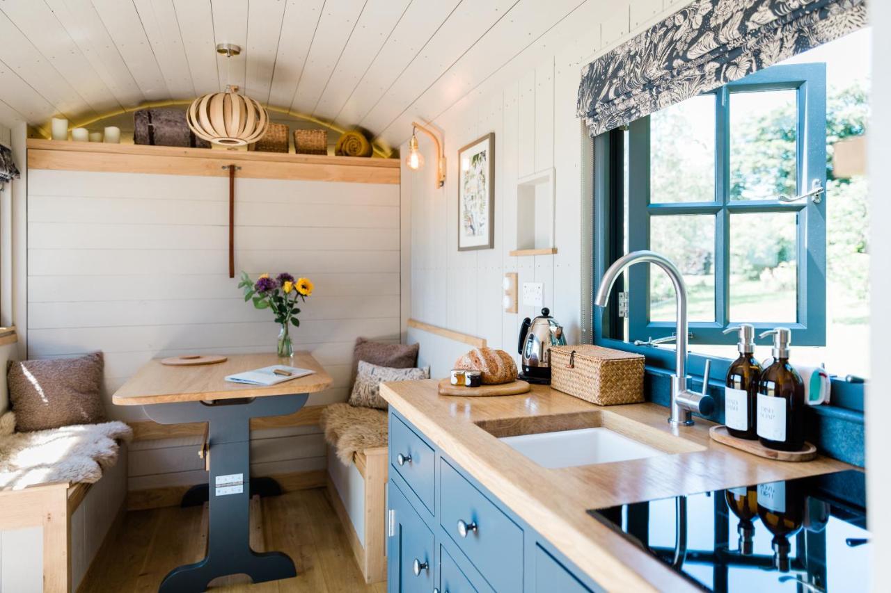 Boutique Cornish Shepherd'S Hut With Hot Tub Launceston Bagian luar foto