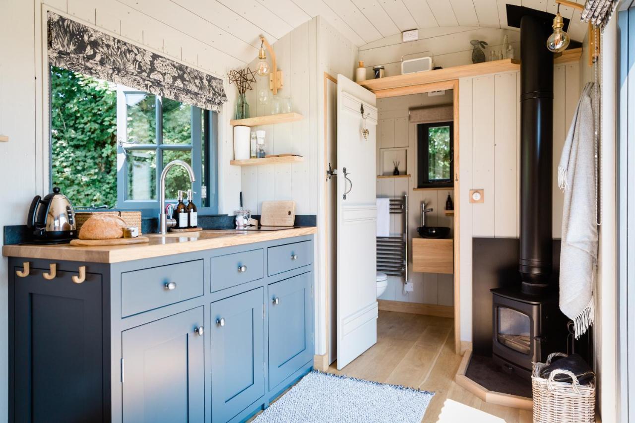 Boutique Cornish Shepherd'S Hut With Hot Tub Launceston Bagian luar foto