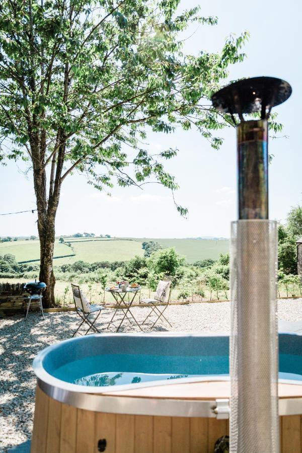 Boutique Cornish Shepherd'S Hut With Hot Tub Launceston Bagian luar foto