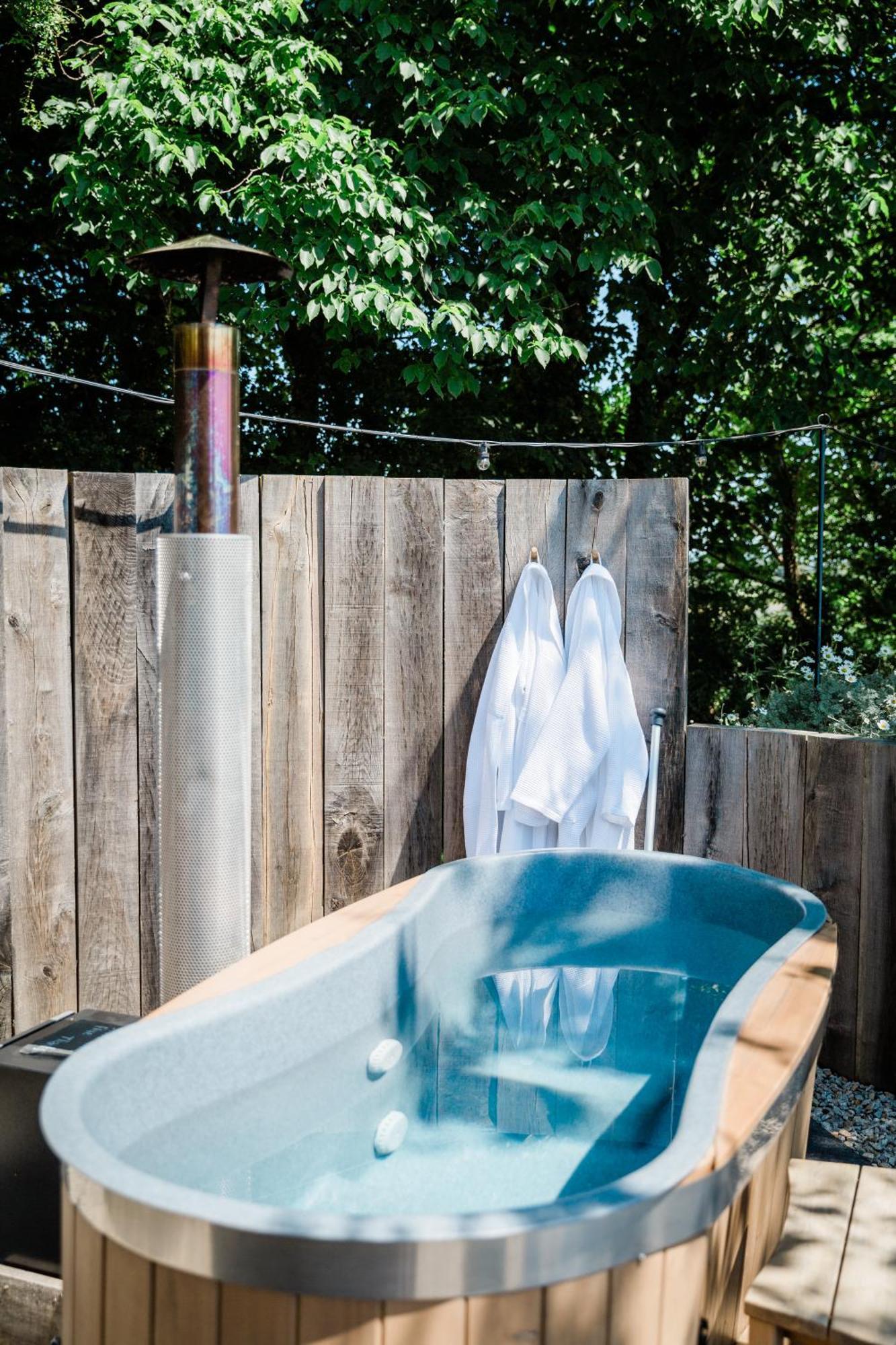 Boutique Cornish Shepherd'S Hut With Hot Tub Launceston Bagian luar foto