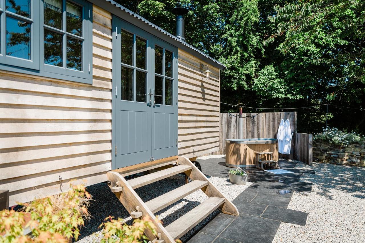 Boutique Cornish Shepherd'S Hut With Hot Tub Launceston Bagian luar foto