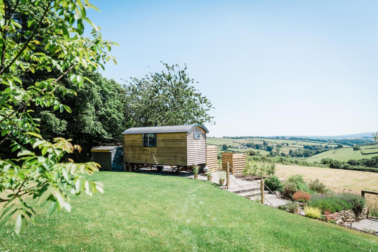 Boutique Cornish Shepherd'S Hut With Hot Tub Launceston Bagian luar foto