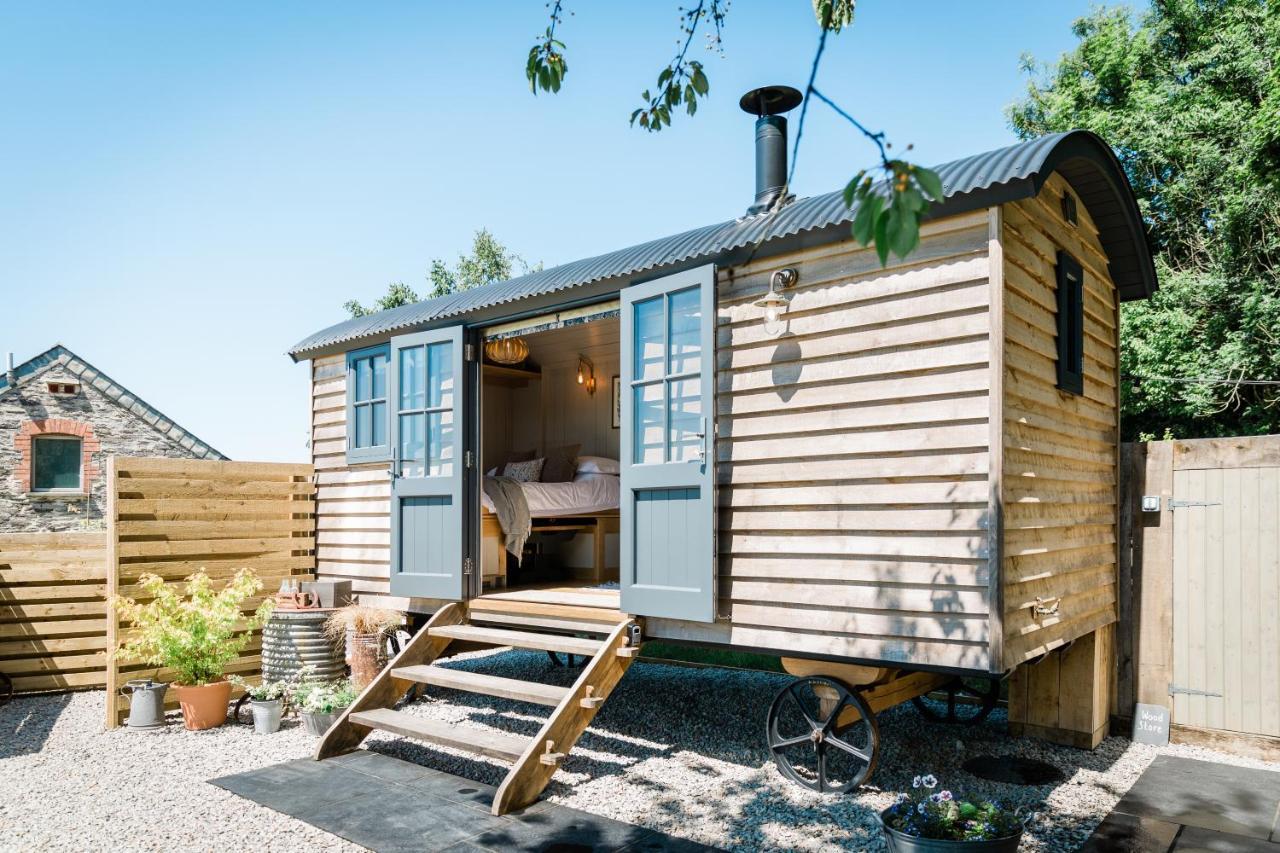 Boutique Cornish Shepherd'S Hut With Hot Tub Launceston Bagian luar foto